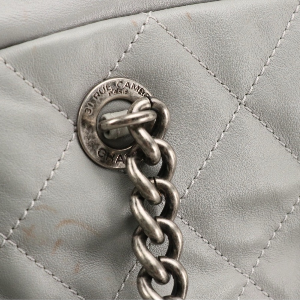 CHANEL Country Chic Bowler Shoulder Bag in Grey Quilted Calfskin Leather - Picture 9 of 12